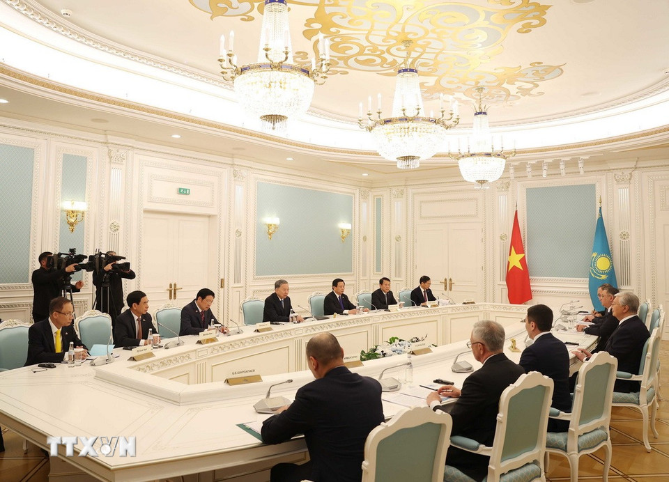 Tổng Bí thư Tô Lâm và Tổng thống Kazakhstan Kassym-Jomart Tokayev hội đàm cấp Nhà nước. (Ảnh: Thống Nhất/TTXVN)