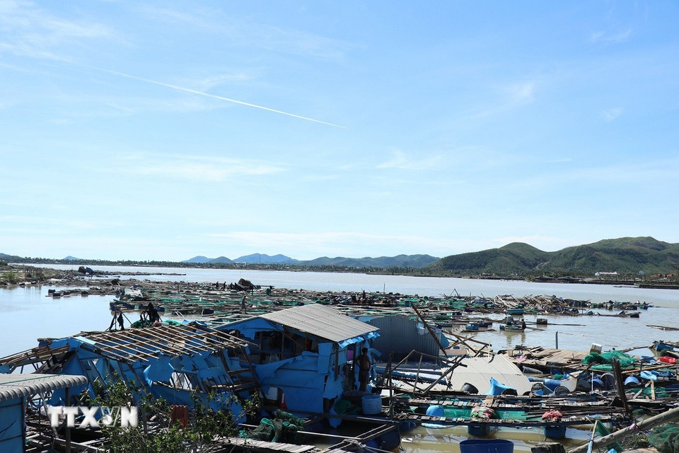 Vùng nuôi trồng thủy sản tỉnh Đắk Lắk bị thiệt hại nặng nề sau bão số 13. (Ảnh: Tuấn Anh/TTXVN)