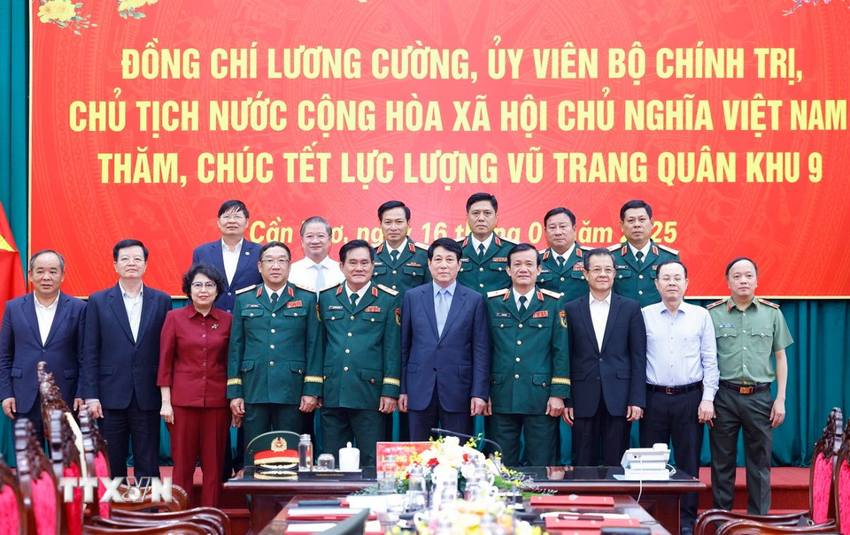 Chủ tịch nước Lương Cường với các đại biểu. (Ảnh: Lâm Khánh/TTXVN)
