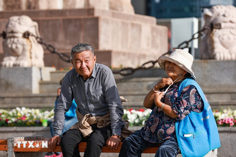 Quảng trường Sukhbator cũng là nơi gặp gỡ, trò chuyện và trải nghiệm văn hóa đặc trưng của Mông Cổ thông qua các hoạt động văn hóa và sự kiện diễn ra thường xuyên. (Ảnh: Thanh Tùng/TTXVN)