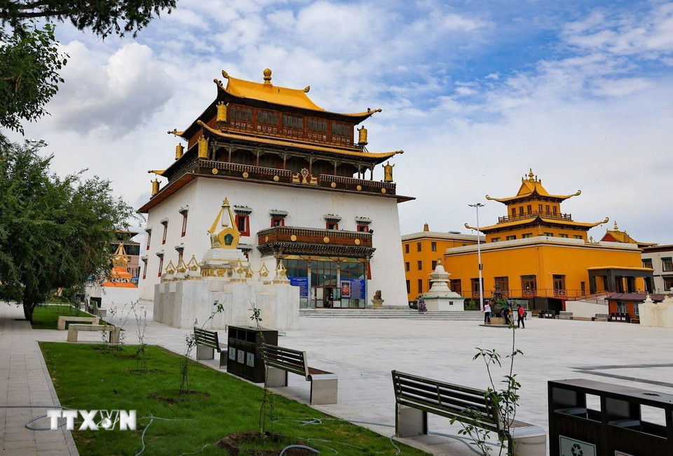 Tu viện Gandan Khiid là một trong những tu viện phật giáo lớn nhất và cũng là điểm tham quan, thu hút nhiều du khách ở Mông Cổ. (Ảnh: Thanh Tùng/TTXVN)