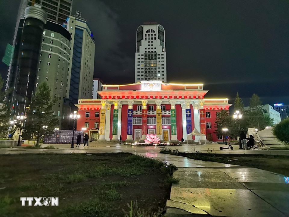 Nhà hát Kịch Hàn lâm Quốc gia Mông Cổ là một trung tâm nghệ thuật quan trọng, nơi diễn ra nhiều buổi biểu diễn kịch và các sự kiện văn hóa khác. (Ảnh: Thanh Tùng/TTXVN)