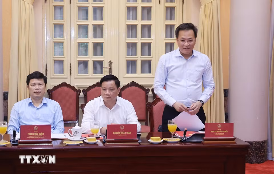 Ủy viên Trung ương Đảng, Bí thư Tỉnh ủy Hưng Yên Nguyễn Hữu Nghĩa phát biểu. (Ảnh: Lâm Khánh/TTXVN)