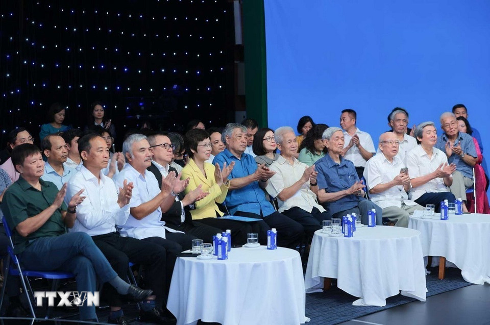 Các đại biểu tham dự buổi tọa đàm. (Ảnh: Hoàng Hiếu/TTXVN)