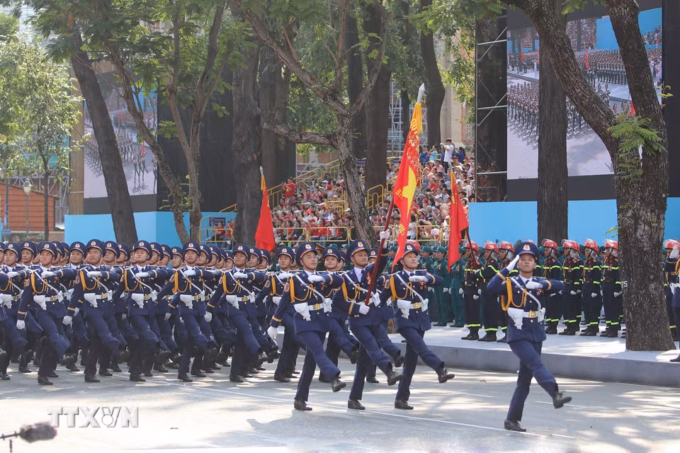 Các khối của Lực lượng Quân đội nhân dân Việt Nam tham gia Tổng duyệt. (Ảnh: Thanh Vũ/TTXVN)