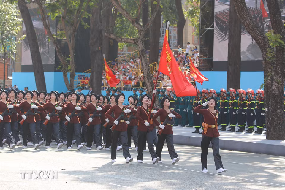 Khối nữ dân quân tham gia Tổng duyệt. (Ảnh: Thanh Vũ/TTXVN)