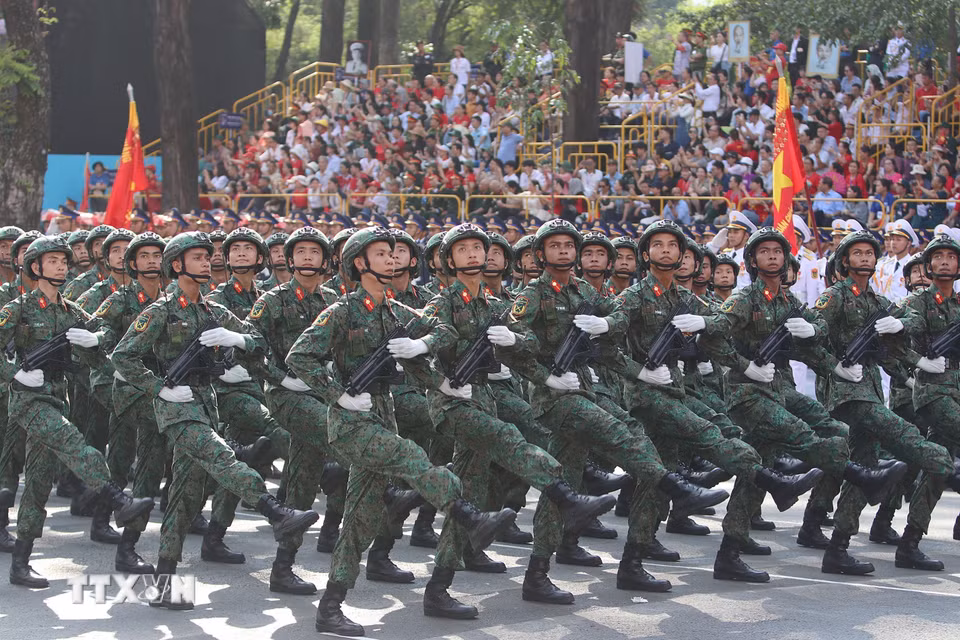 Các khối của Lực lượng Quân đội nhân dân Việt Nam tham gia Tổng duyệt. (Ảnh: Thanh Vũ/TTXVN)