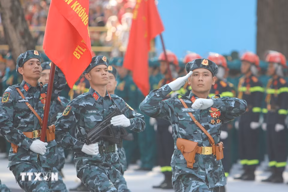 Các khối của Lực lượng Quân đội nhân dân Việt Nam tham gia Tổng duyệt. (Ảnh: Thanh Vũ/TTXVN)