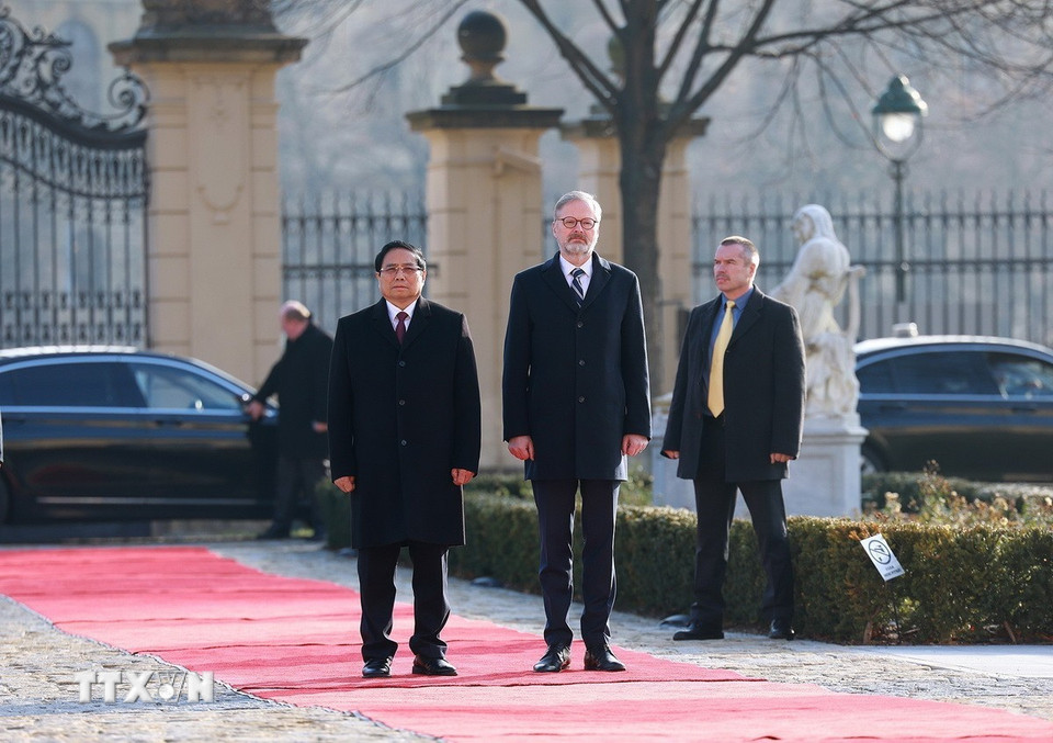 Thủ tướng Cộng hòa Séc Petr Fiala đón Thủ tướng Phạm Minh Chính thăm chính thức Cộng hòa Séc. (Ảnh: Dương Giang/TTXVN)
