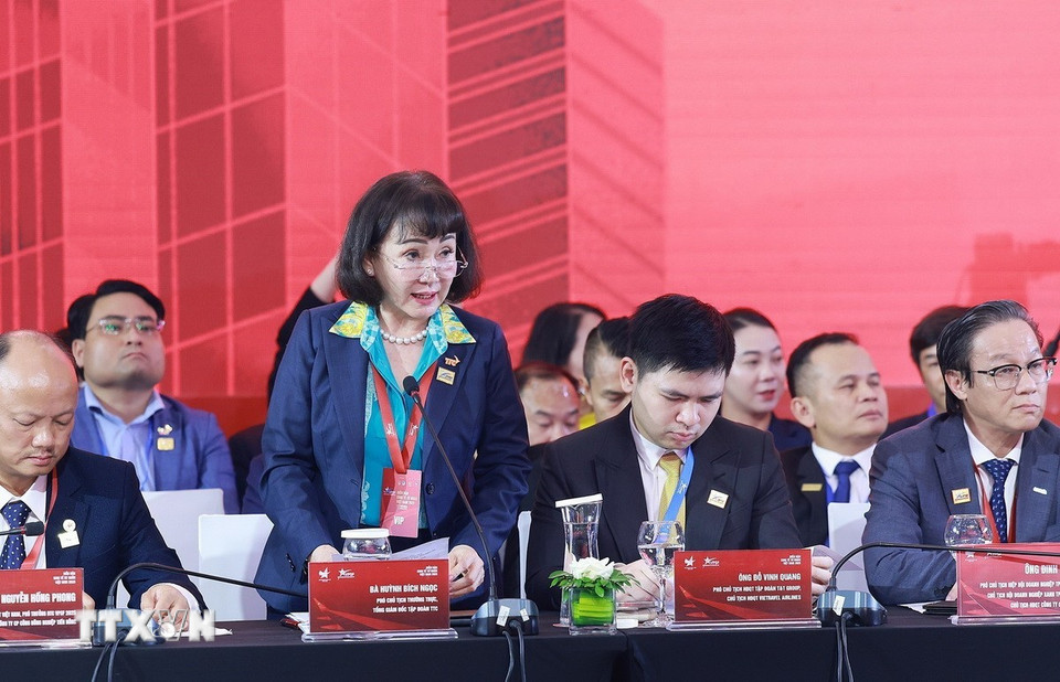 Đại diện các doanh nghiệp phát biểu tại Phiên đối thoại cấp cao Diễn đàn Kinh tế tư nhân Việt Nam (VPSF) 2025. (Ảnh: Dương Giang/TTXVN)