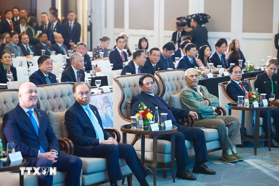 Thủ tướng Phạm Minh Chính cùng Thủ tướng Malaysia Anwar bin Ibrahim, Thủ tướng New Zealand Christopher Luxon, Tổng thống Timor-Leste Jose Ramos-Horta tham dự Phiên toàn thể. (Ảnh: Dương Giang/TTXVN)