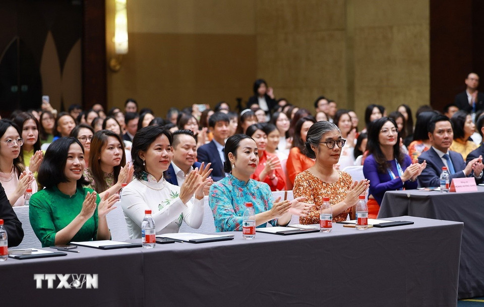 Cộng đồng người Việt Nam tại Trung Quốc tham dự buổi gặp. (Ảnh: Dương Giang/TTXVN)