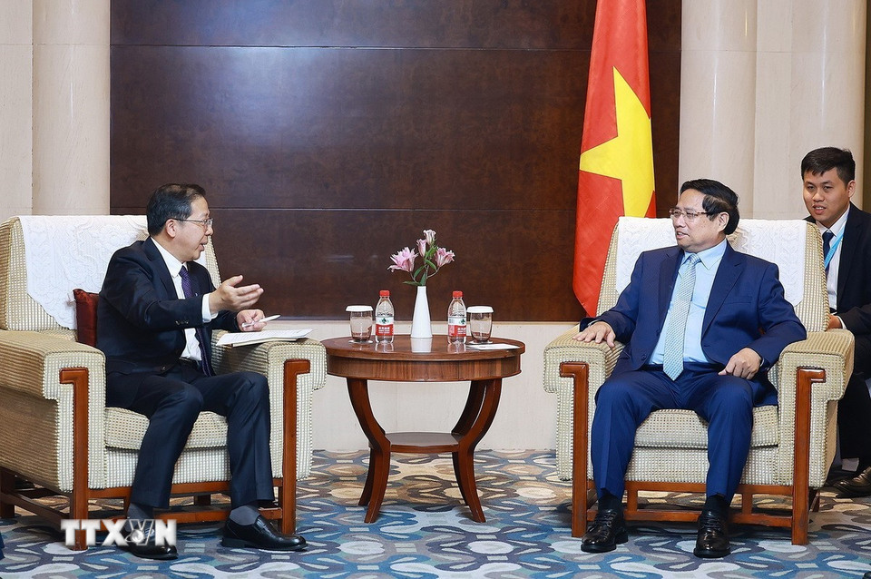 Thủ tướng Phạm Minh Chính tiếp ông Bành Cương Bình, Chủ tịch Hội đồng quản trị Công ty TNHH Tập đoàn Khoa học kỹ thuật Hoa Điện Trung Quốc. (Ảnh: Dương Giang/TTXVN)