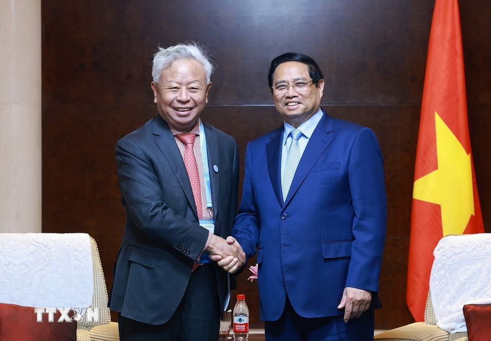 Thủ tướng Phạm Minh Chính tiếp ông Kim Lập Quần, Chủ tịch Ngân hàng Đầu tư cơ sở hạ tầng châu Á (AIIB). (Ảnh: Dương Giang/TTXVN)