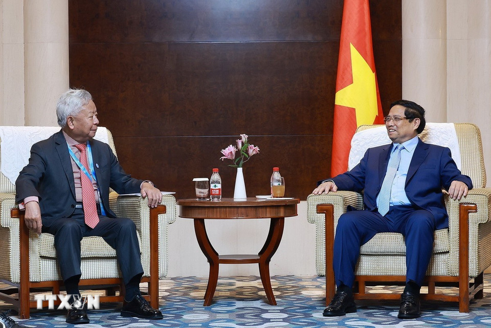 Thủ tướng Phạm Minh Chính tiếp ông Kim Lập Quần, Chủ tịch Ngân hàng Đầu tư cơ sở hạ tầng châu Á (AIIB). (Ảnh: Dương Giang/TTXVN)