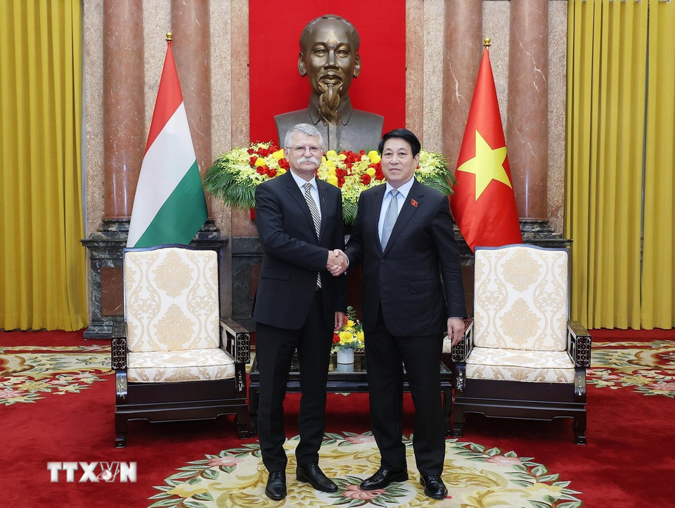 Chủ tịch nước Lương Cường tiếp Chủ tịch Quốc hội Hungary Kover Laszlo. (Ảnh: Lâm Khánh/TTXVN)