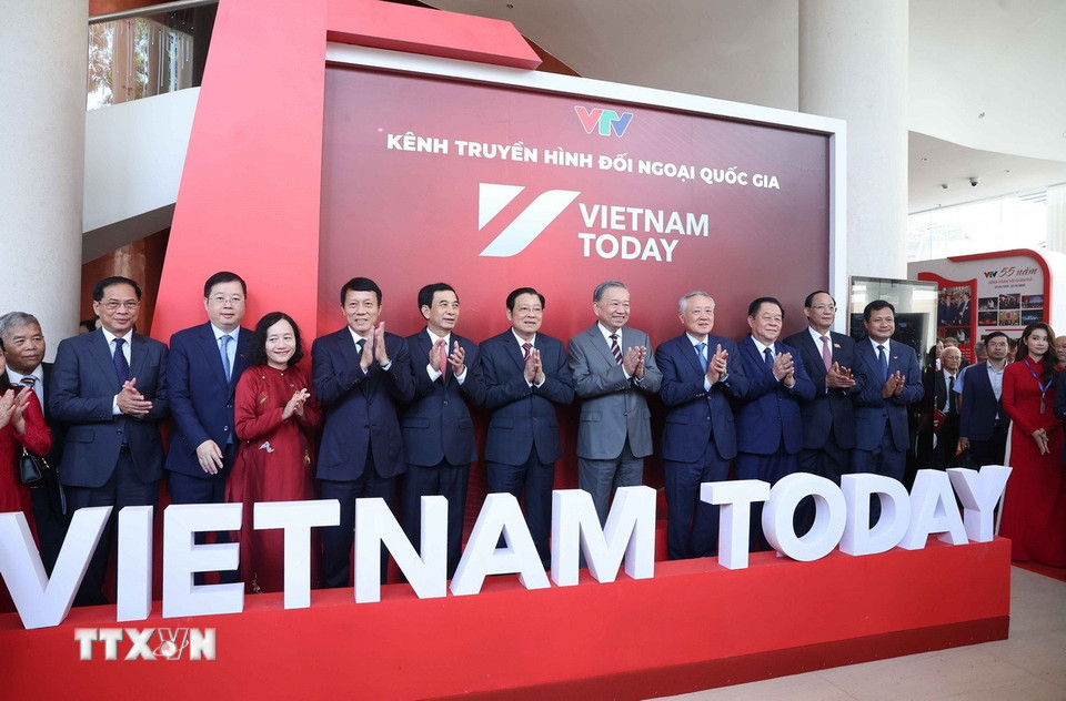 Tổng Bí thư Tô Lâm và các đại biểu tại lễ ra mắt và phát sóng chính thức Kênh Truyền hình đối ngoại Quốc gia - Vietnam Today. (Ảnh: Thống Nhất/TTXVN)
