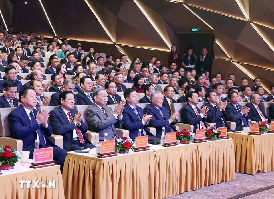 Tổng Bí thư Tô Lâm và các đại biểu tham dự buổi lễ. (Ảnh: Thống Nhất/TTXVN)