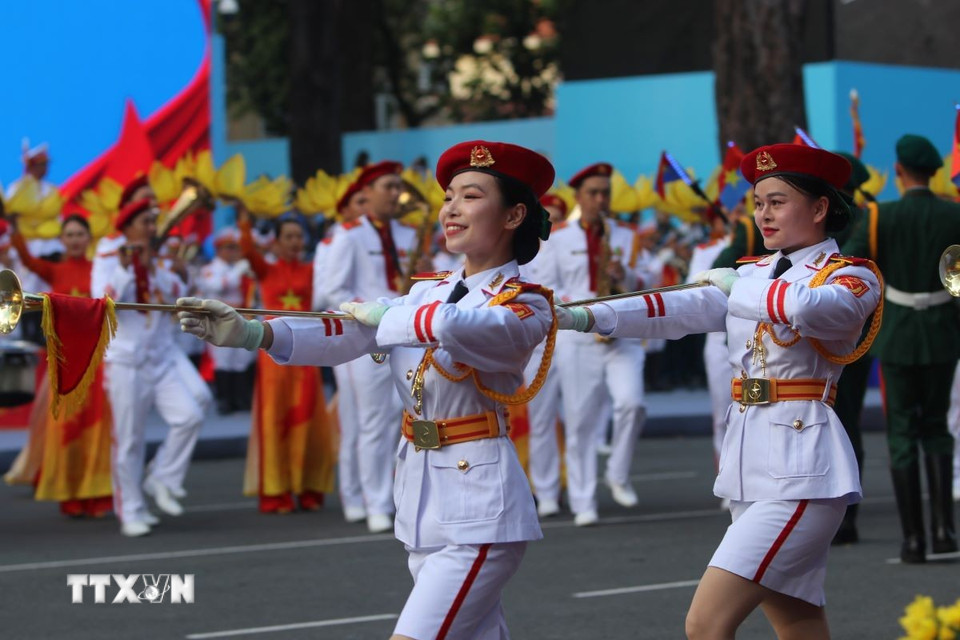 Nghi thức diễu binh, diễu hành tại lễ Tổng duyệt kỷ niệm 50 năm Ngày Giải phóng miền Nam thống nhất đất nước. (Ảnh: Thanh Vũ/TTXVN)