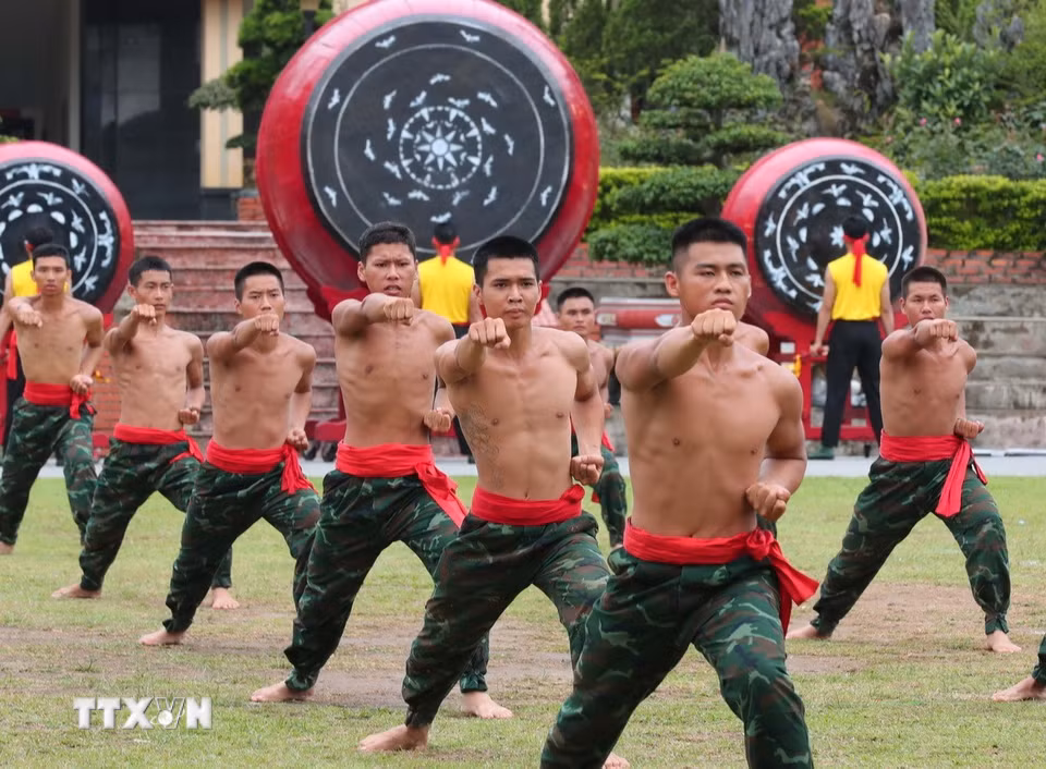 Biểu diễn "Lục hợp Quyền chiến" của chiến sỹ mới nhập ngũ năm 2025. (Ảnh: Trọng Đức/TTXVN)