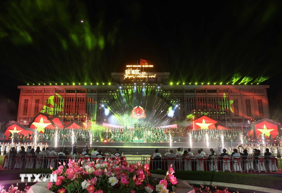 Chương trình nghệ thuật “Đất nước trọn niềm vui.” (Ảnh: Thống Nhất/TTXVN)