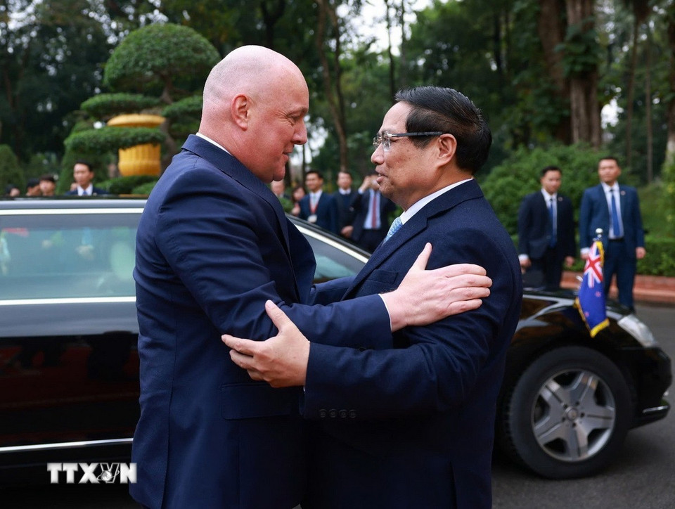 Thủ tướng Phạm Minh Chính đón Thủ tướng New Zealand Christopher Luxon. Ảnh: Dương Giang/TTXVN)