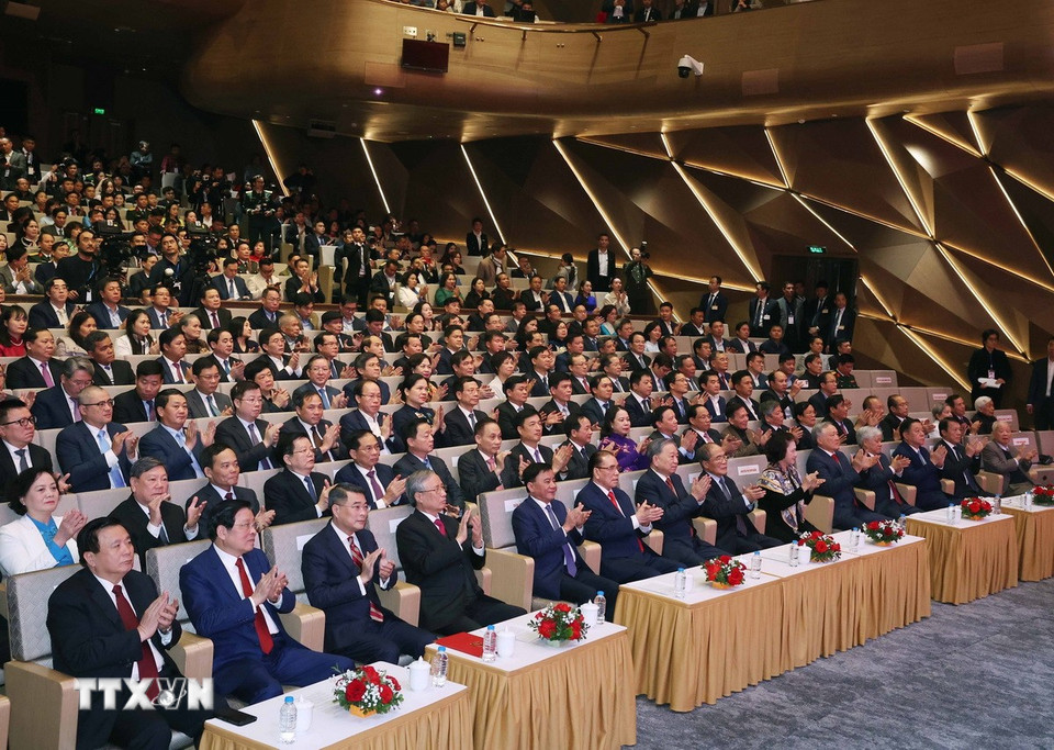 Tổng Bí thư Tô Lâm cùng các lãnh đạo, nguyên lãnh đạo Đảng Nhà nước và các đại biểu dự lễ trao giải. (Ảnh: Thống Nhất/TTXVN)
