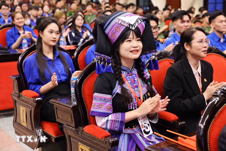 Các đại biểu Đoàn Thanh niên Cộng sản Trung Quốc tham dự buổi lễ. (Ảnh: Minh Đức/TTXVN)