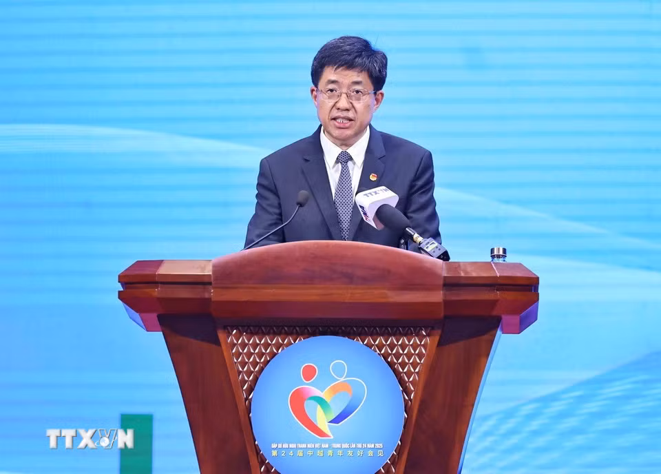 Đồng chí A Đông, Bí thư thứ nhất Ban Bí thư Trung ương Đoàn Thanh niên Cộng sản Trung Quốc phát biểu. (Ảnh: Minh Đức/TTXVN)