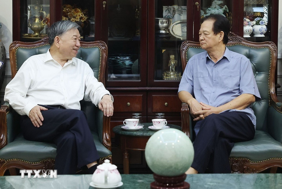 Tổng Bí thư Tô Lâm đến thăm, chúc Tết gia đình nguyên Ủy viên Bộ Chính trị, nguyên Thủ tướng Chính phủ Nguyễn Tấn Dũng. (Ảnh: Thống Nhất/TTXVN)