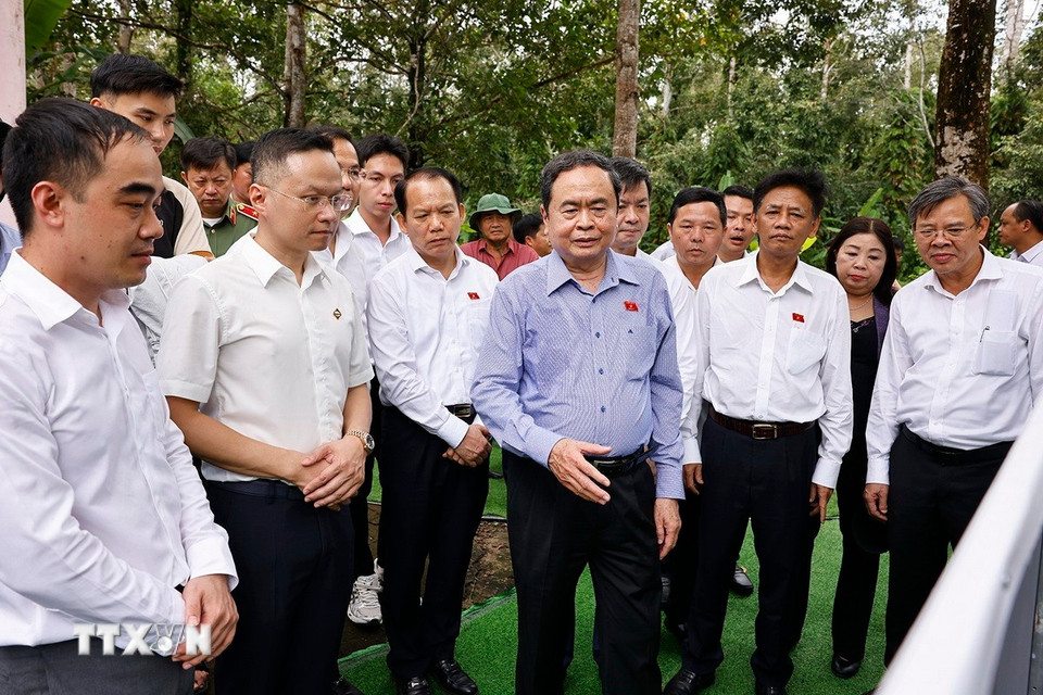 Chủ tịch Quốc hội Trần Thanh Mẫn đi khảo sát Khu Bảo tồn thiên nhiên Lung Ngọc Hoàng, Cần Thơ. (Ảnh: Doãn Tấn/TTXVN)