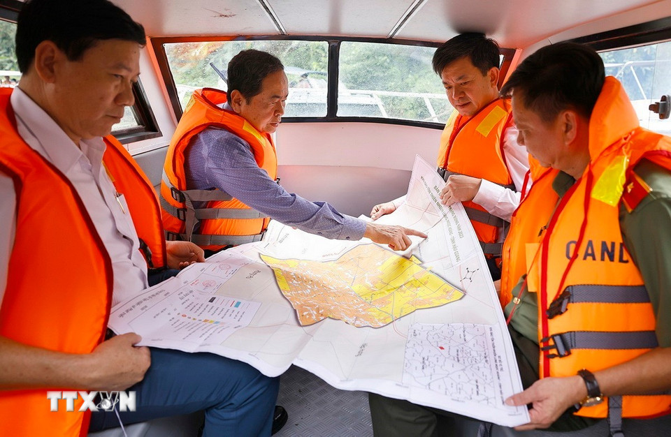 Chủ tịch Quốc hội Trần Thanh Mẫn đi khảo sát Khu Bảo tồn thiên nhiên Lung Ngọc Hoàng, Cần Thơ. (Ảnh: Doãn Tấn/TTXVN)