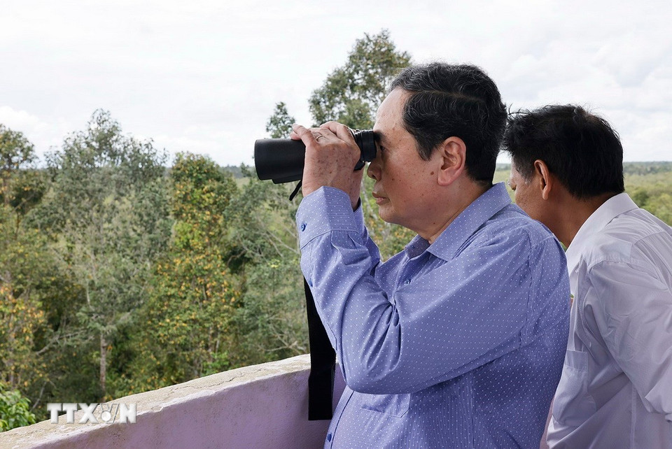 Chủ tịch Quốc hội Trần Thanh Mẫn đi khảo sát Khu Bảo tồn thiên nhiên Lung Ngọc Hoàng, Cần Thơ. (Ảnh: Doãn Tấn/TTXVN)