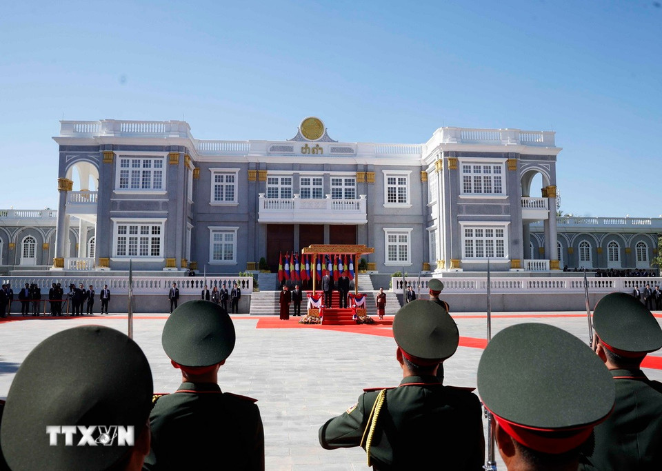 Lễ đón chính thức Tổng Bí thư Tô Lâm và Phu nhân thăm cấp Nhà nước tới CHDCND Lào. (Ảnh: Thống Nhất/TTXVN)