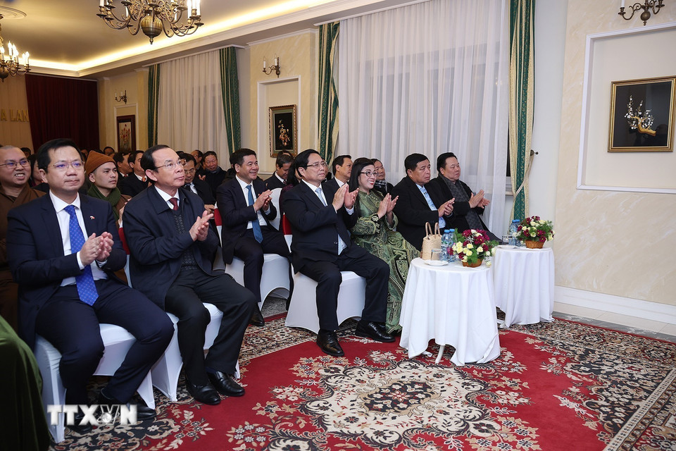 Thủ tướng Phạm Minh Chính và Phu nhân cùng đoàn cấp cao Việt Nam tham dự buổi gặp. (Ảnh: Dương Giang/TTXVN)