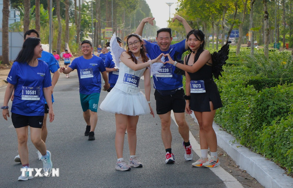 Cosplay ấn tượng tại giải chạy năm nay. (Ảnh: Nguyễn Hằng/TTXVN)