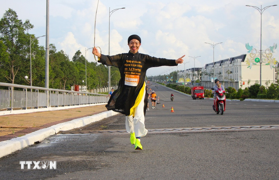 Cosplay ấn tượng tại giải chạy năm nay. (Ảnh: Nguyễn Hằng/TTXVN)