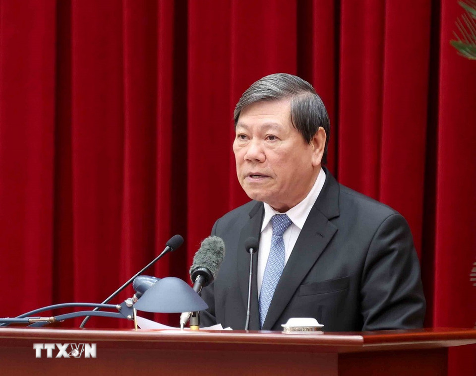 Ông Trần Văn Rón, Ủy viên Trung ương Đảng, Phó Chủ nhiệm Thường trực Ủy ban Kiểm tra Trung ương, trình bày báo cáo tại hội nghị. (Ảnh: Phương Hoa/TTXVN)