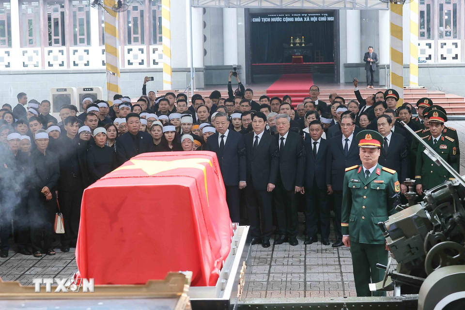 Lễ đưa tang nguyên Chủ tịch nước Trần Đức Lương tại Nhà tang lễ Quốc gia, số 5 Trần Thánh Tông, thành phố Hà Nội. (Ảnh: TTXVN)