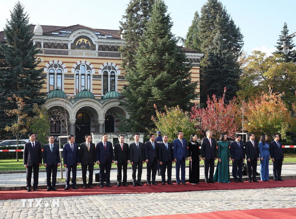 Các thành viên đoàn Việt Nam tại lễ đón. (Ảnh: Thống Nhất/TTXVN)