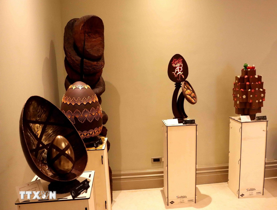 Dịp lễ Phục sinh năm nay, khách sạn Amigo tại thủ đô Brussels trở thành điểm hẹn đặc biệt cho giới yêu thích nghệ thuật và chocolate, với sự trở lại của triển lãm “Bel’œuf.” (Ảnh: Hương Giang/TTXVN)