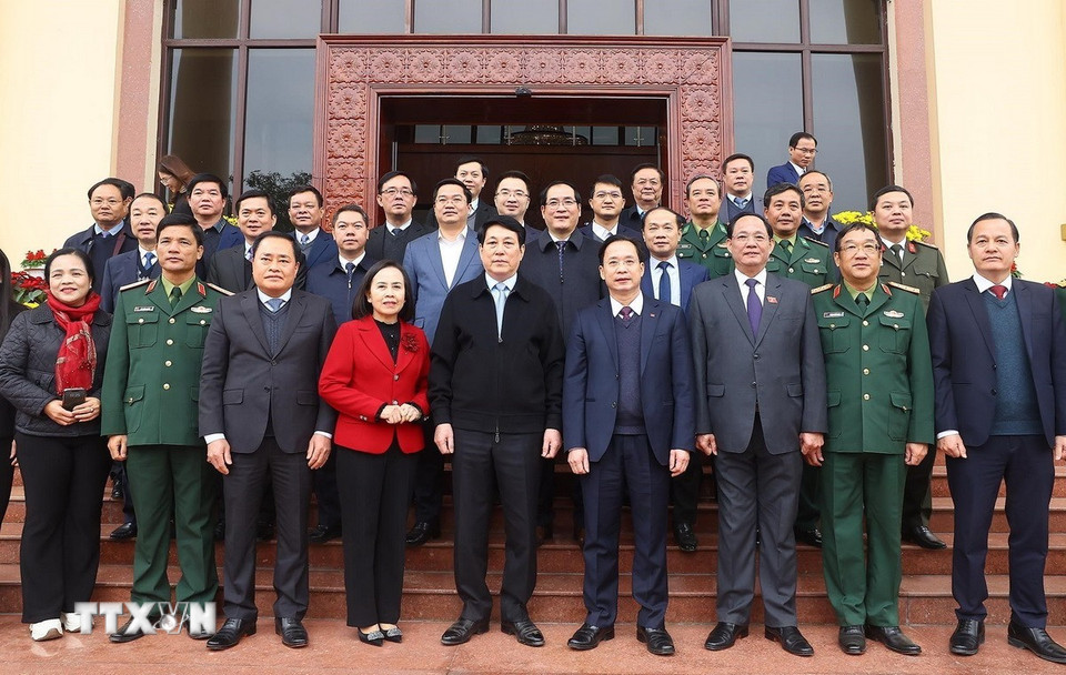 Chủ tịch nước Lương Cường với Ban Thường vụ Tỉnh ủy Lạng Sơn. (Ảnh: Lâm Khánh/TTXVN)