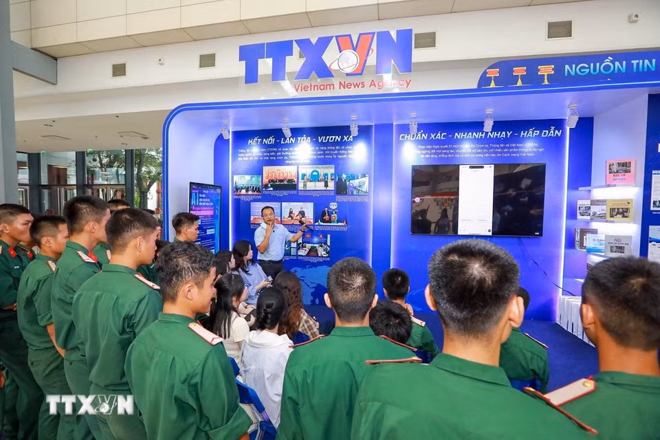 Workshop "AI - ứng dụng sáng tạo báo chí bằng điện thoại di động" của TTXVN tại Hội báo toàn quốc 2025. (Ảnh: Khánh Hòa/TTXVN)