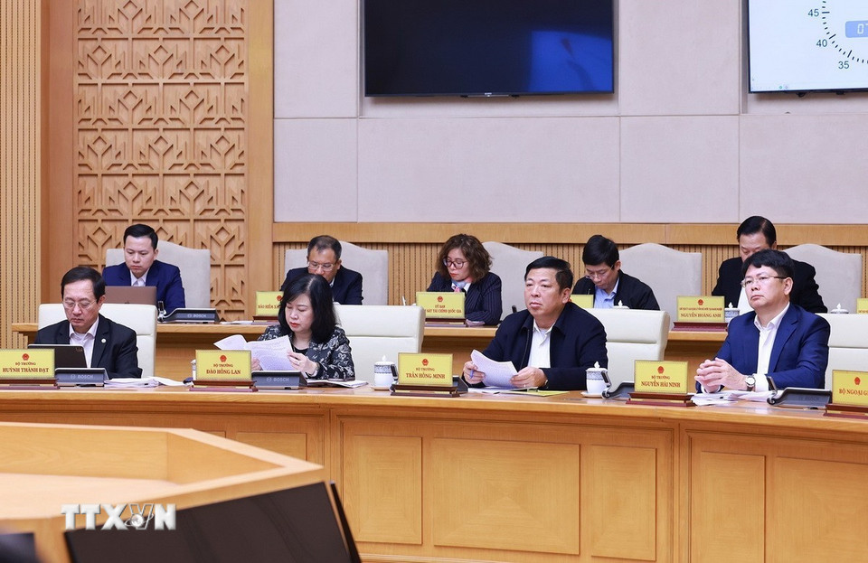 Lãnh đạo các bộ, ngành, cơ quan thuộc Chính phủ tham dự phiên họp. (Ảnh: Dương Giang/TTXVN)