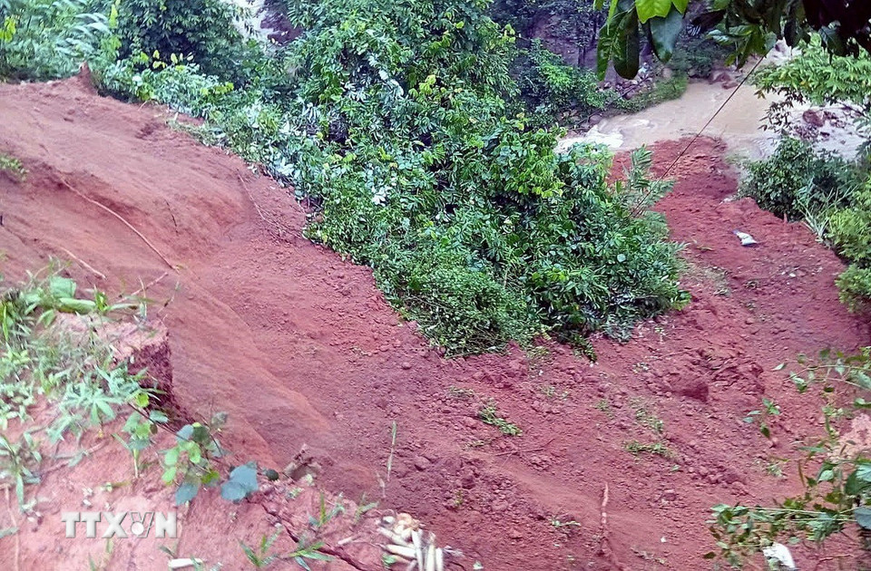 Mưa lớn kéo dài gây sạt lở tại nhiều địa phương của tỉnh Sơn La. (Ảnh: TTXVN phát)