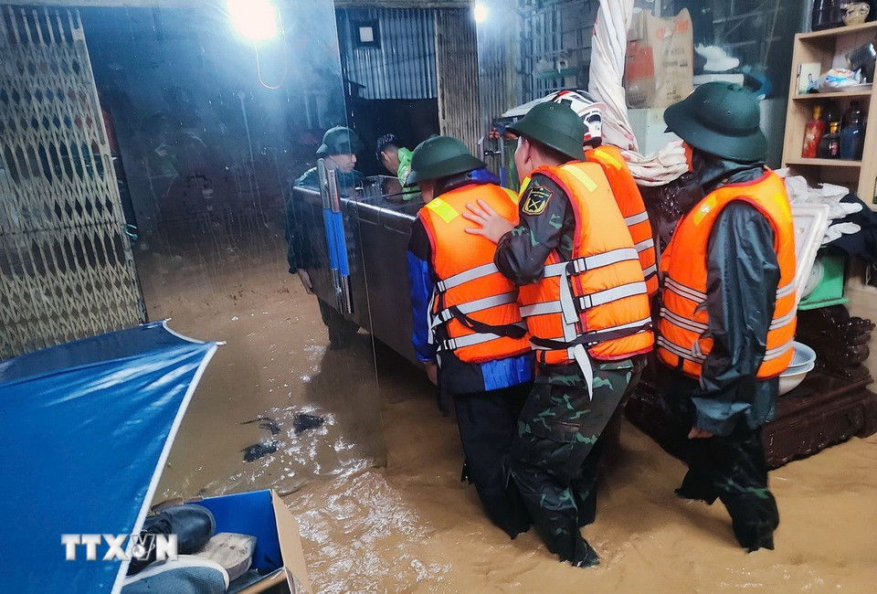 Trên địa bàn tỉnh Sơn La từ đêm 26 đến rạng sáng 27/7 có mưa lớn kéo dài, xuất hiện lũ ống, lũ quét làm 4 người ở xã Chiềng Sơ tử vong và mất tích. (Ảnh: TTXVN phát)