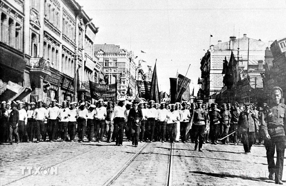 Biểu tình ở Vladivostok ngày 1/5/1917. (Ảnh: Tư liệu TTXVN)