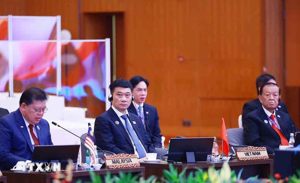 Phó Chủ tịch Quốc hội Vũ Hồng Thanh tham dự phiên Đối thoại của lãnh đạo ASEAN với đại diện Hội đồng liên Nghị viện ASEAN (AIPA). (Ảnh: Dương Giang/TTXVN)