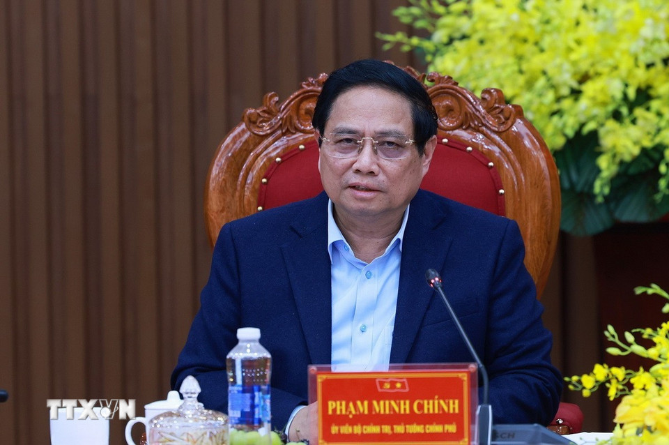 Thủ tướng Phạm Minh Chính làm việc với Ban Thường vụ Tỉnh uỷ Quảng Ngãi về tình hình phát triển kinh tế-xã hội. (Ảnh: Dương Giang/TTXVN)