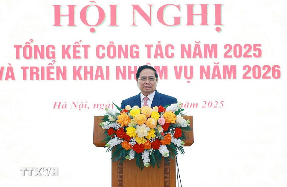 Thủ tướng Phạm Minh Chính phát biểu chỉ đạo tại Hội nghị Tổng kết công tác năm 2025 và triển khai nhiệm vụ năm 2026 của Bộ Xây dựng. (Ảnh: Dương Giang/TTXVN)